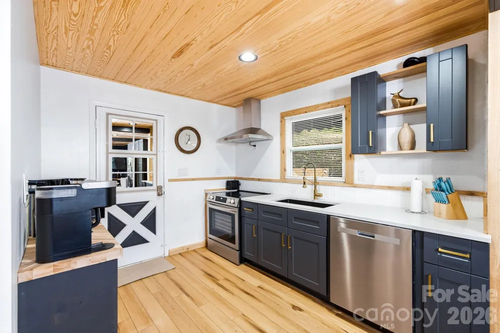 410 Mother In Law Lane Burnsville, NC 28714