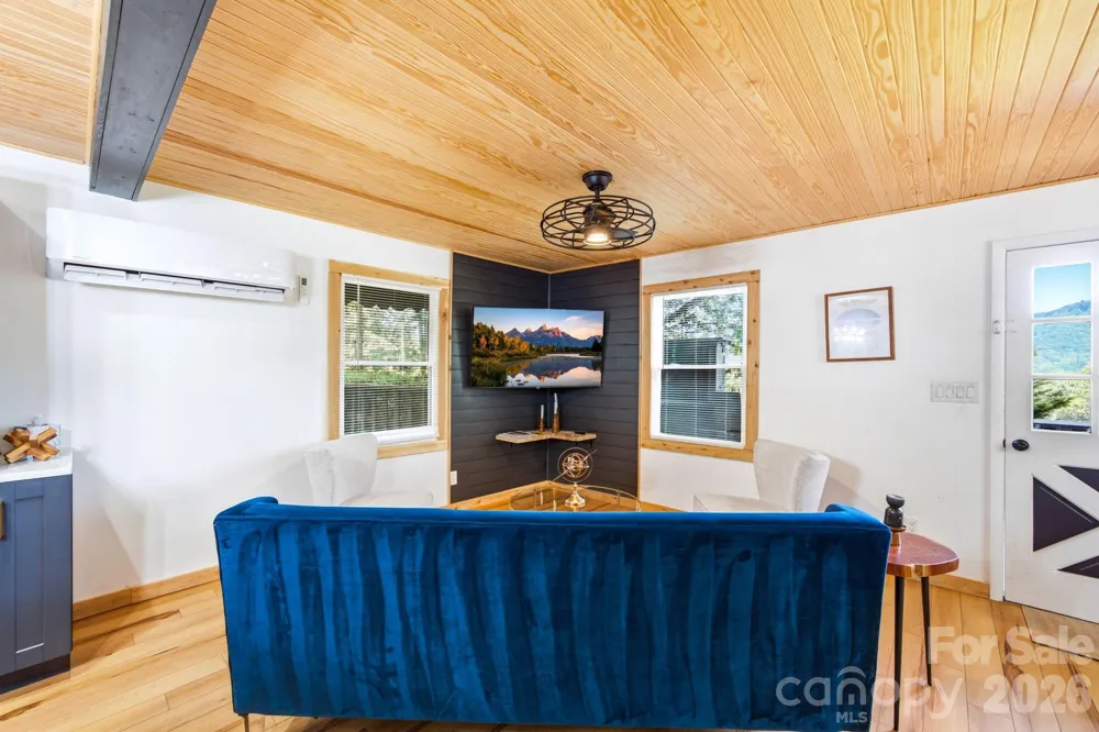 410 Mother In Law Lane Burnsville, NC 28714