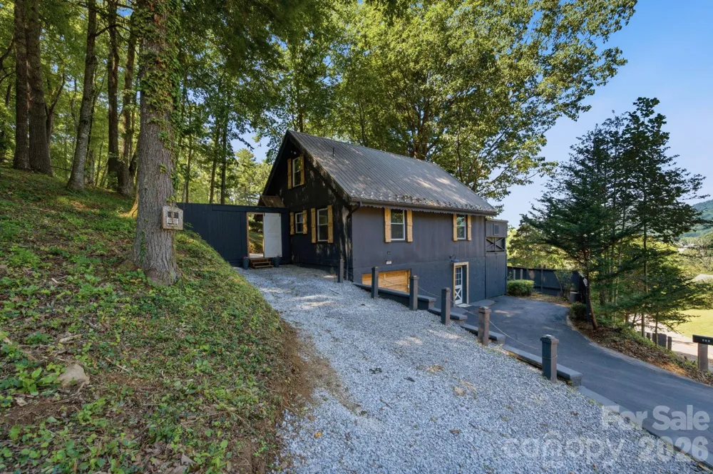 410 Mother In Law Lane Burnsville, NC 28714