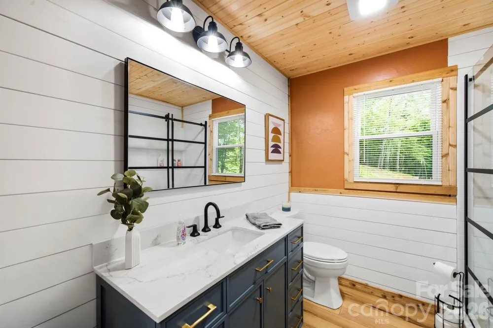 410 Mother In Law Lane Burnsville, NC 28714