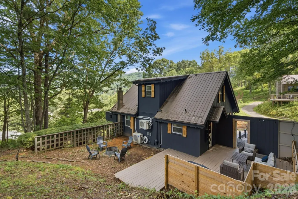410 Mother In Law Lane Burnsville, NC 28714