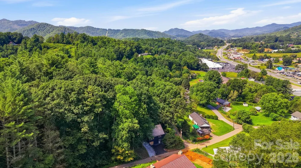 410 Mother In Law Lane Burnsville, NC 28714