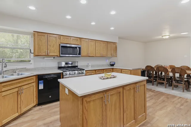 1223 Old Homestead Seguin, TX 78155
