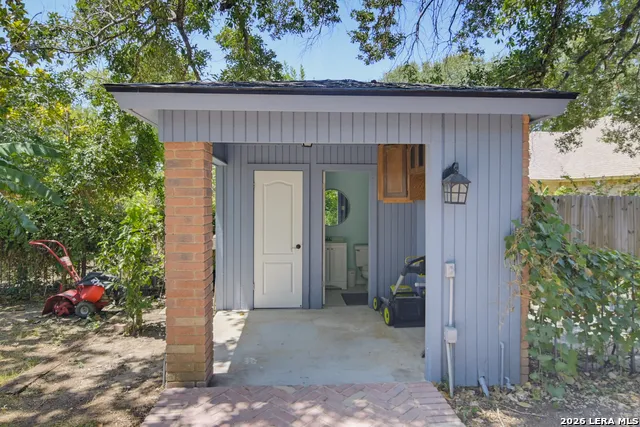 1223 Old Homestead Seguin, TX 78155