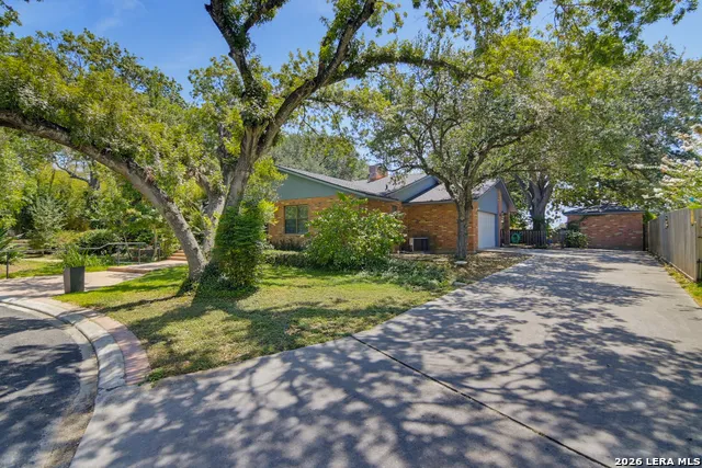 1223 Old Homestead Seguin, TX 78155
