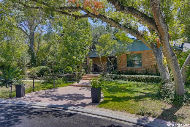 1223 Old Homestead Seguin, TX 78155