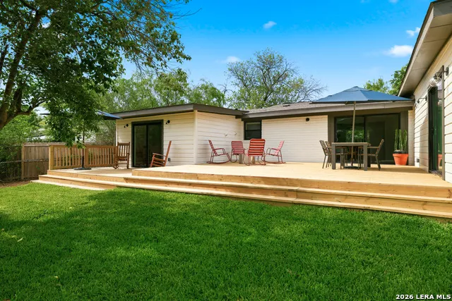 1068 IVY LN Terrell Hills, TX 78209