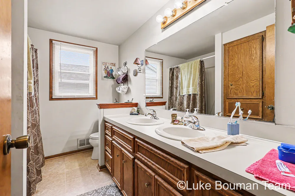 2116 Tyler Street Jenison, MI 49428