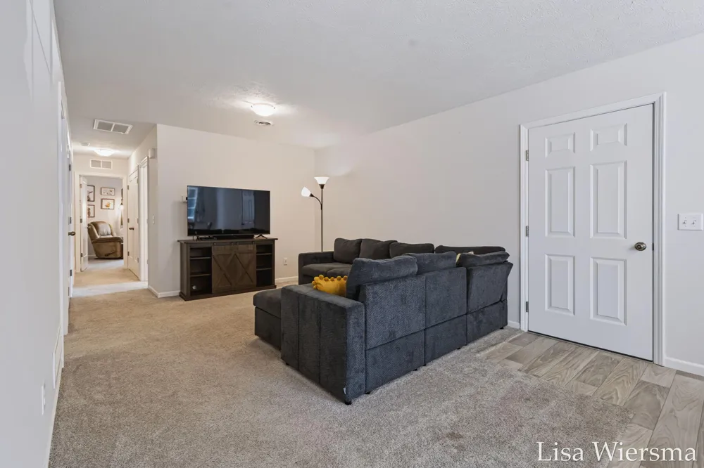 8121 Bowens Mill Road Middleville, MI 49333