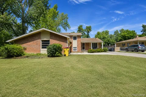 8522 Hampton