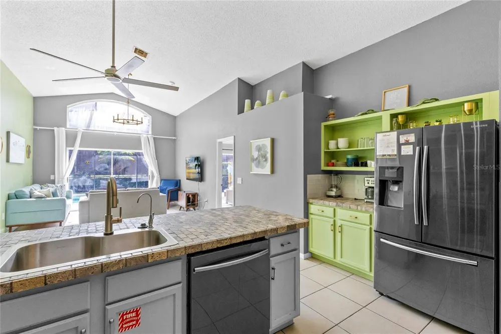 915 LAKE BERKLEY DRIVE Kissimmee, FL 34746