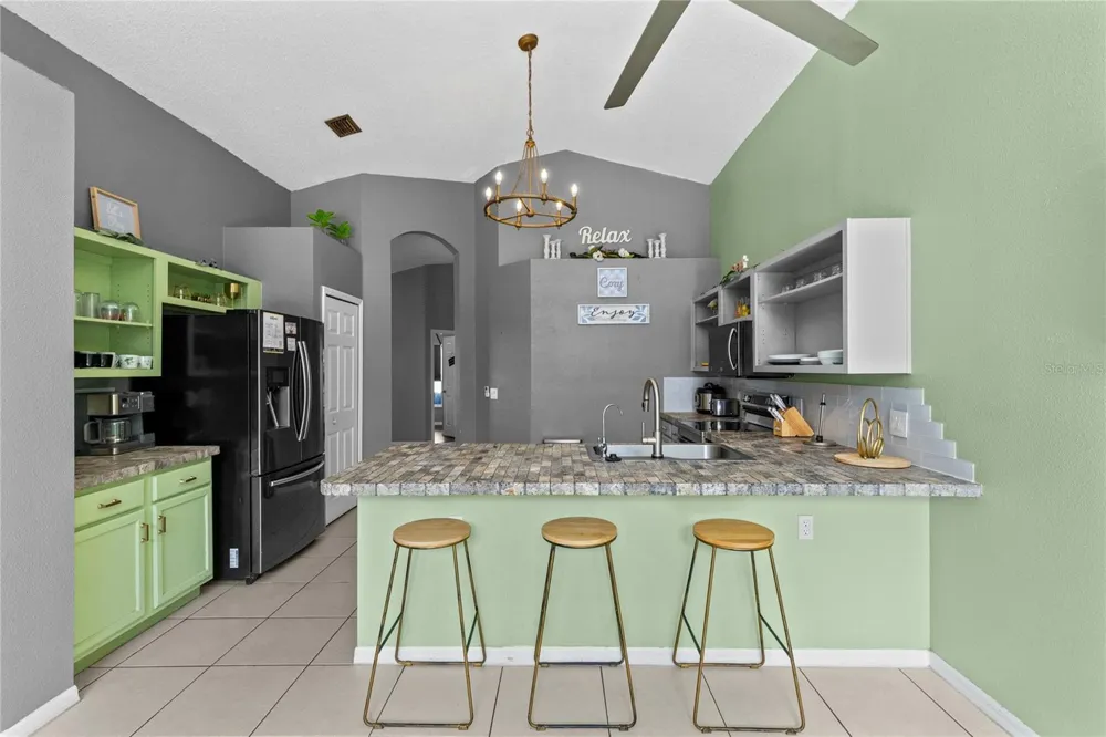 915 LAKE BERKLEY DRIVE Kissimmee, FL 34746