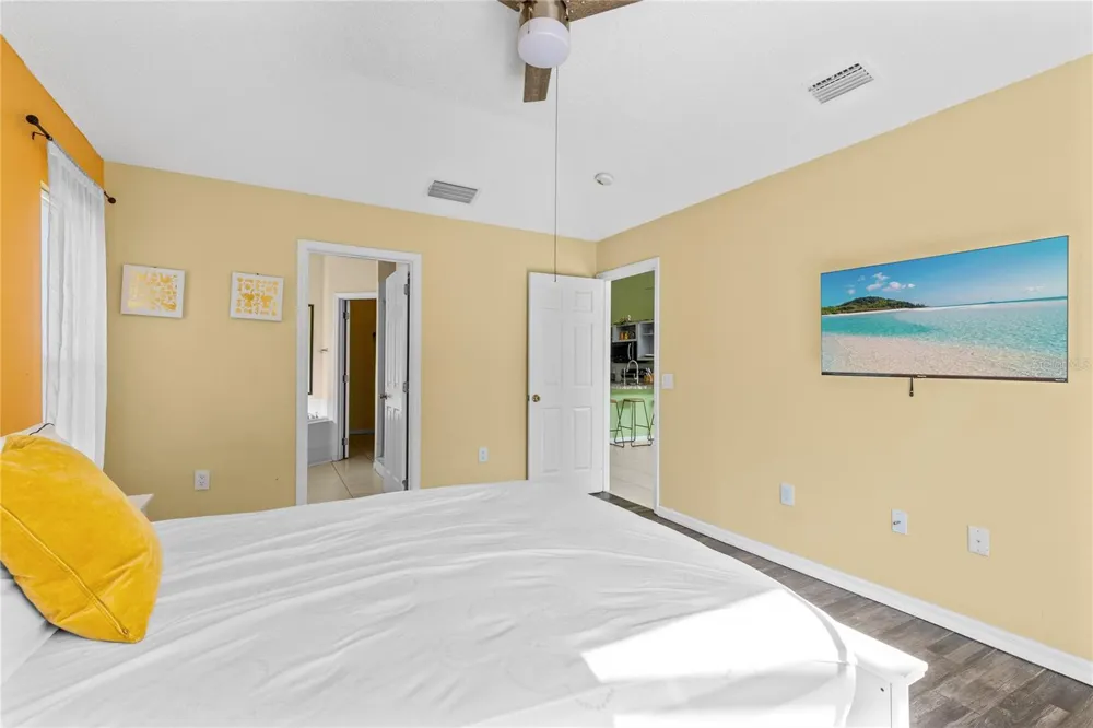 915 LAKE BERKLEY DRIVE Kissimmee, FL 34746