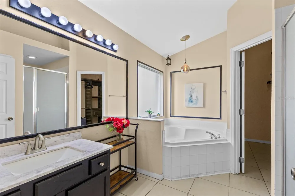915 LAKE BERKLEY DRIVE Kissimmee, FL 34746