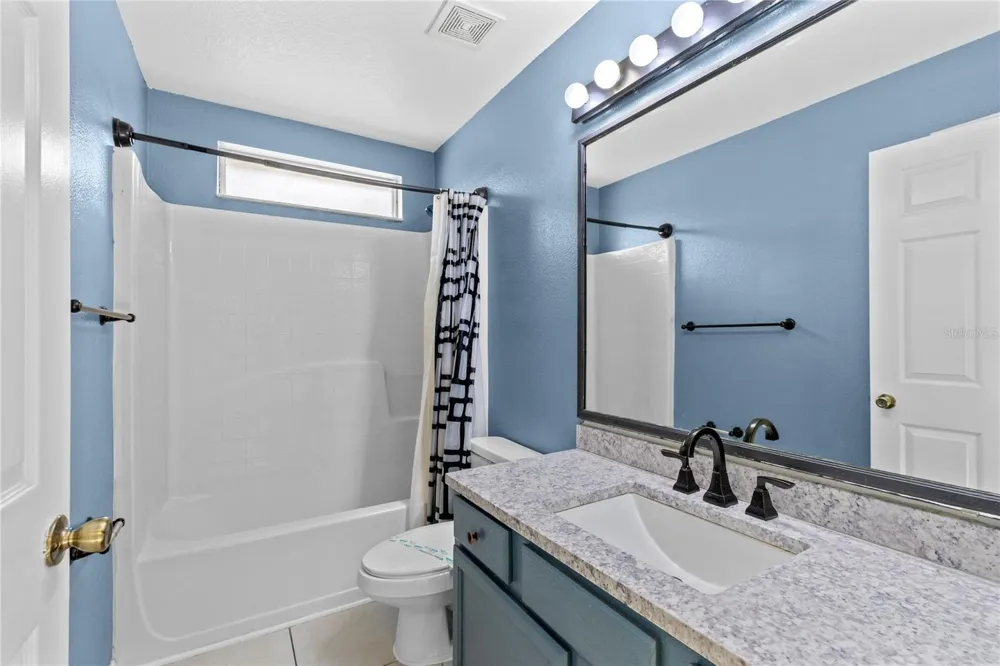 915 LAKE BERKLEY DRIVE Kissimmee, FL 34746