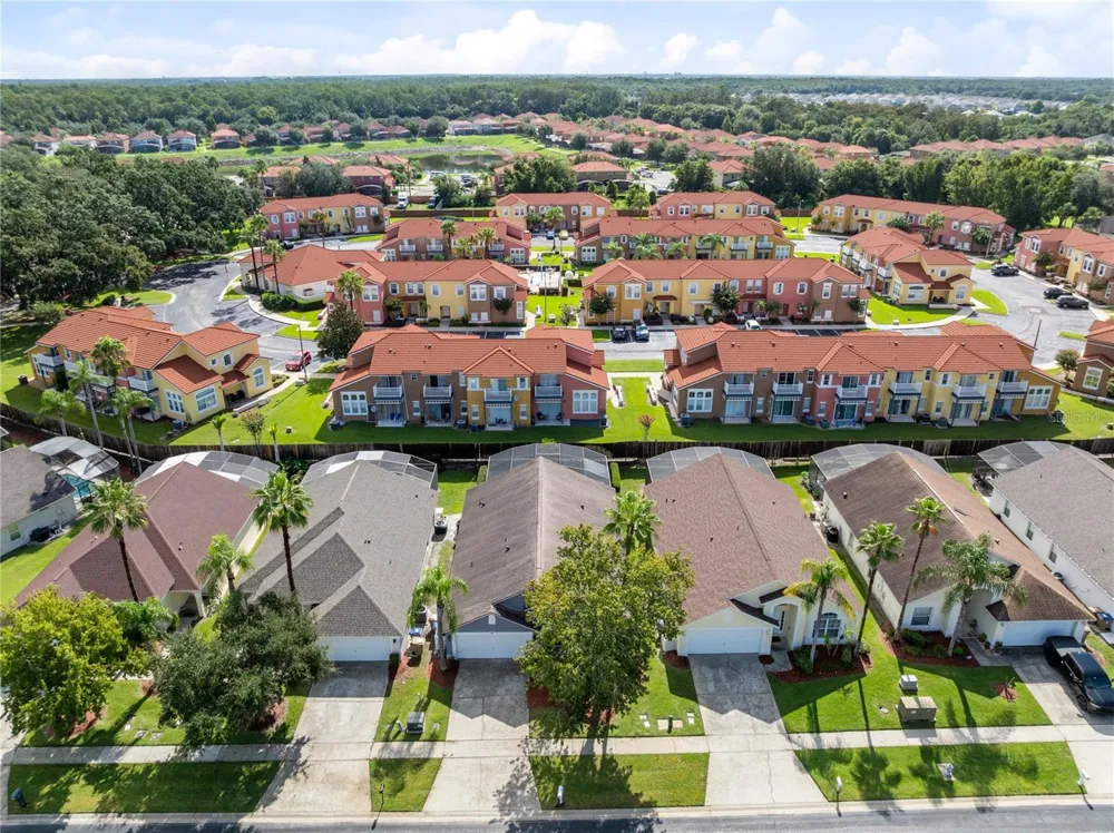 915 LAKE BERKLEY DRIVE Kissimmee, FL 34746