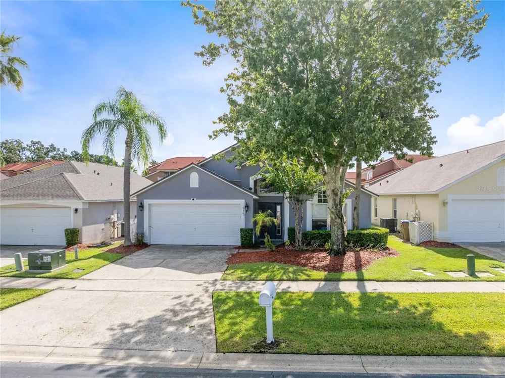915 LAKE BERKLEY DRIVE Kissimmee, FL 34746