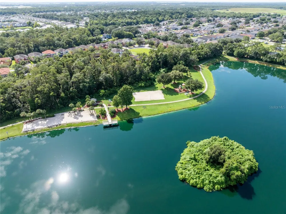 915 LAKE BERKLEY DRIVE Kissimmee, FL 34746