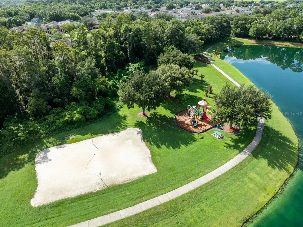 915 LAKE BERKLEY DRIVE Kissimmee, FL 34746