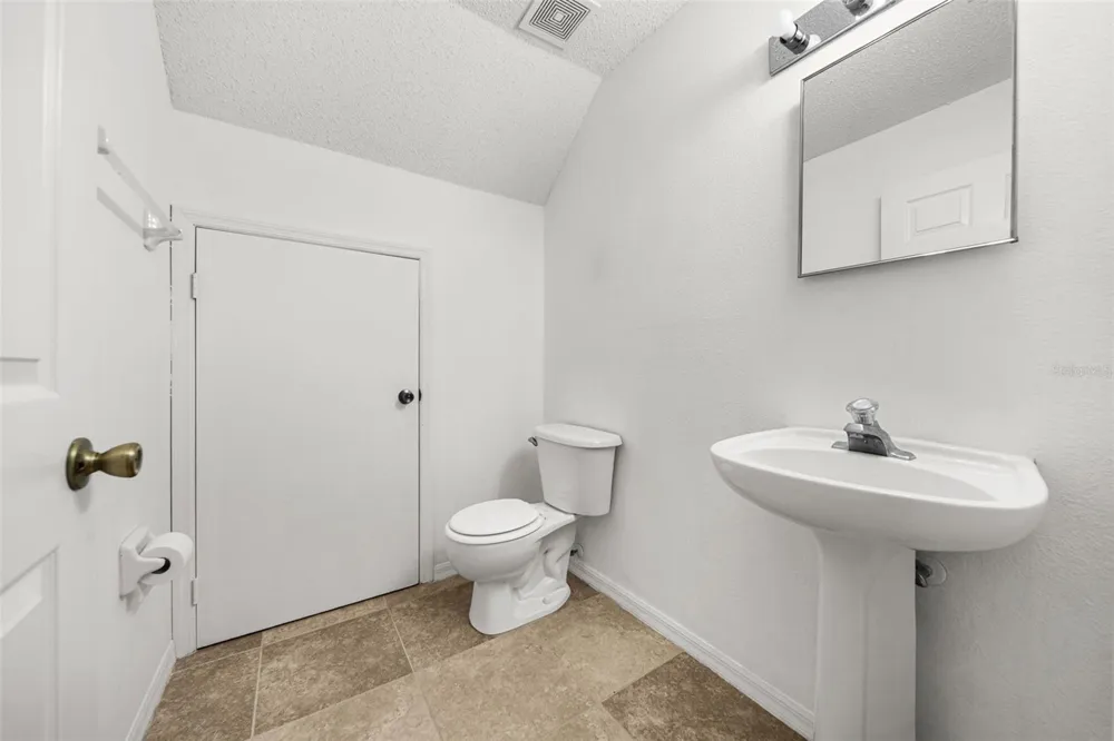 18171 PARADISE POINT DRIVE Tampa, FL 33647