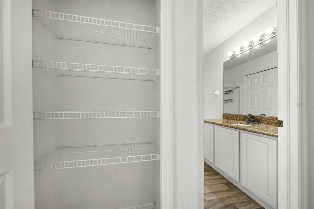 18171 PARADISE POINT DRIVE Tampa, FL 33647