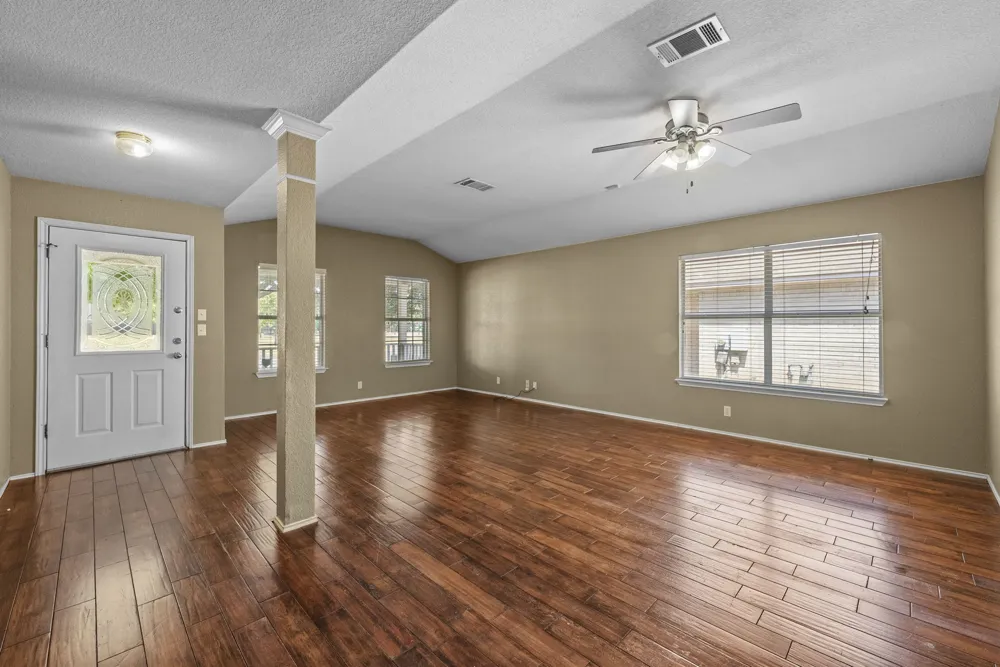 511 S Pauley Drive Hutto, TX 78634