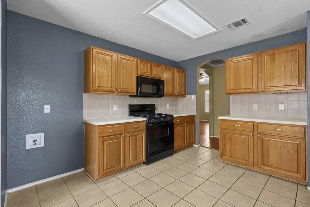 511 S Pauley Drive Hutto, TX 78634