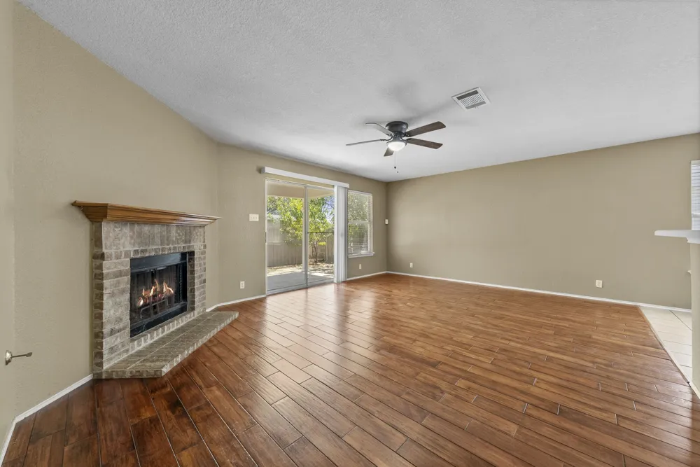 511 S Pauley Drive Hutto, TX 78634