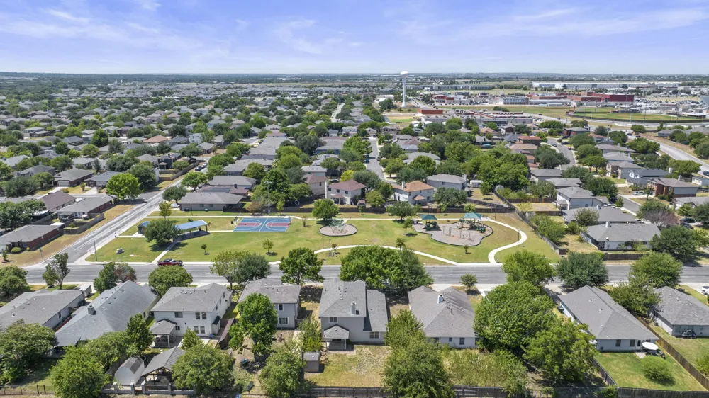 511 S Pauley Drive Hutto, TX 78634