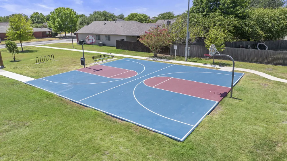 511 S Pauley Drive Hutto, TX 78634