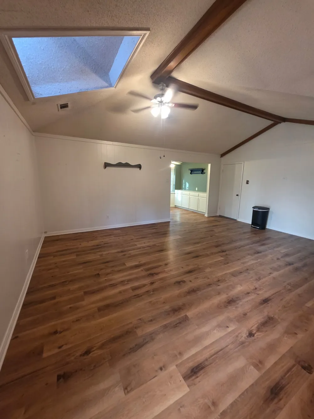 1914 Surrey Circle Grand Prairie, TX 75050