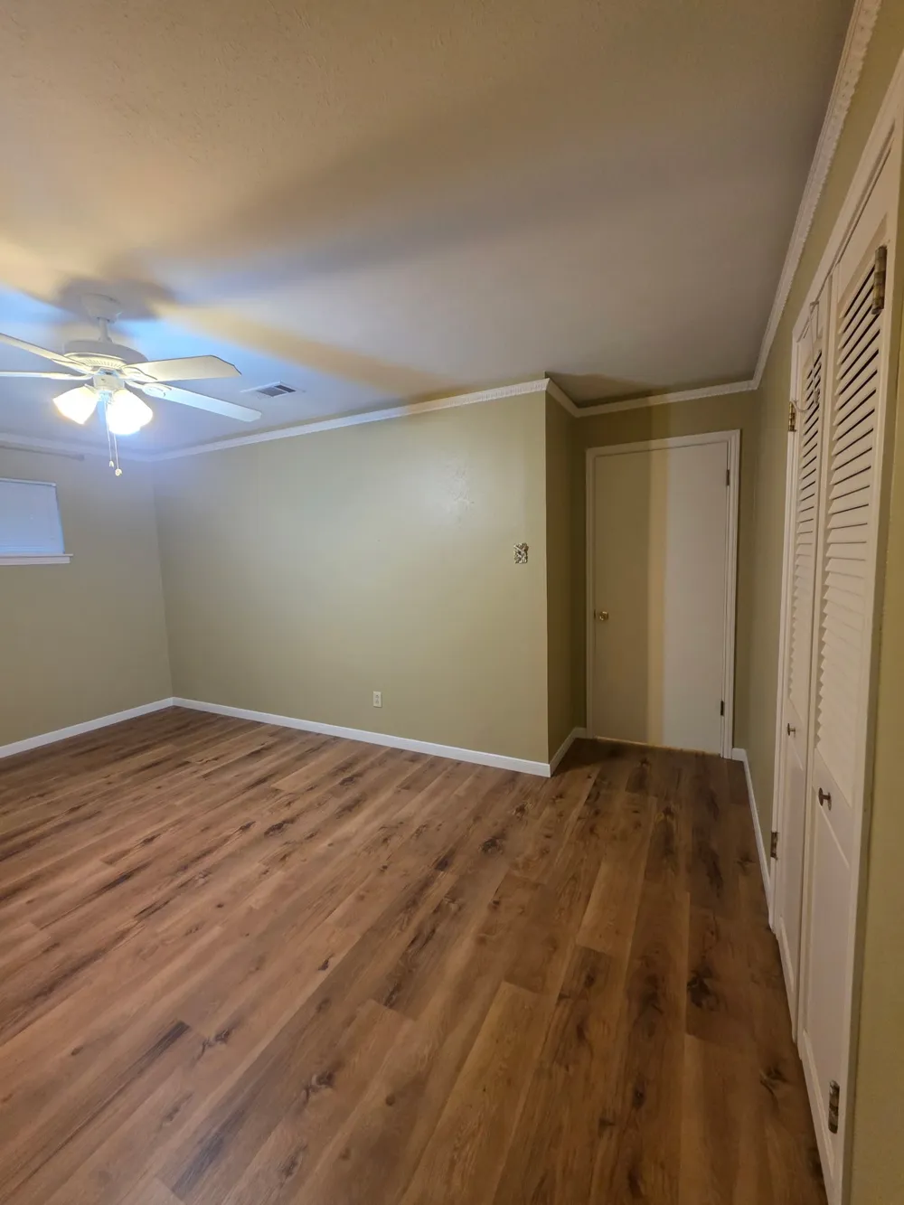 1914 Surrey Circle Grand Prairie, TX 75050