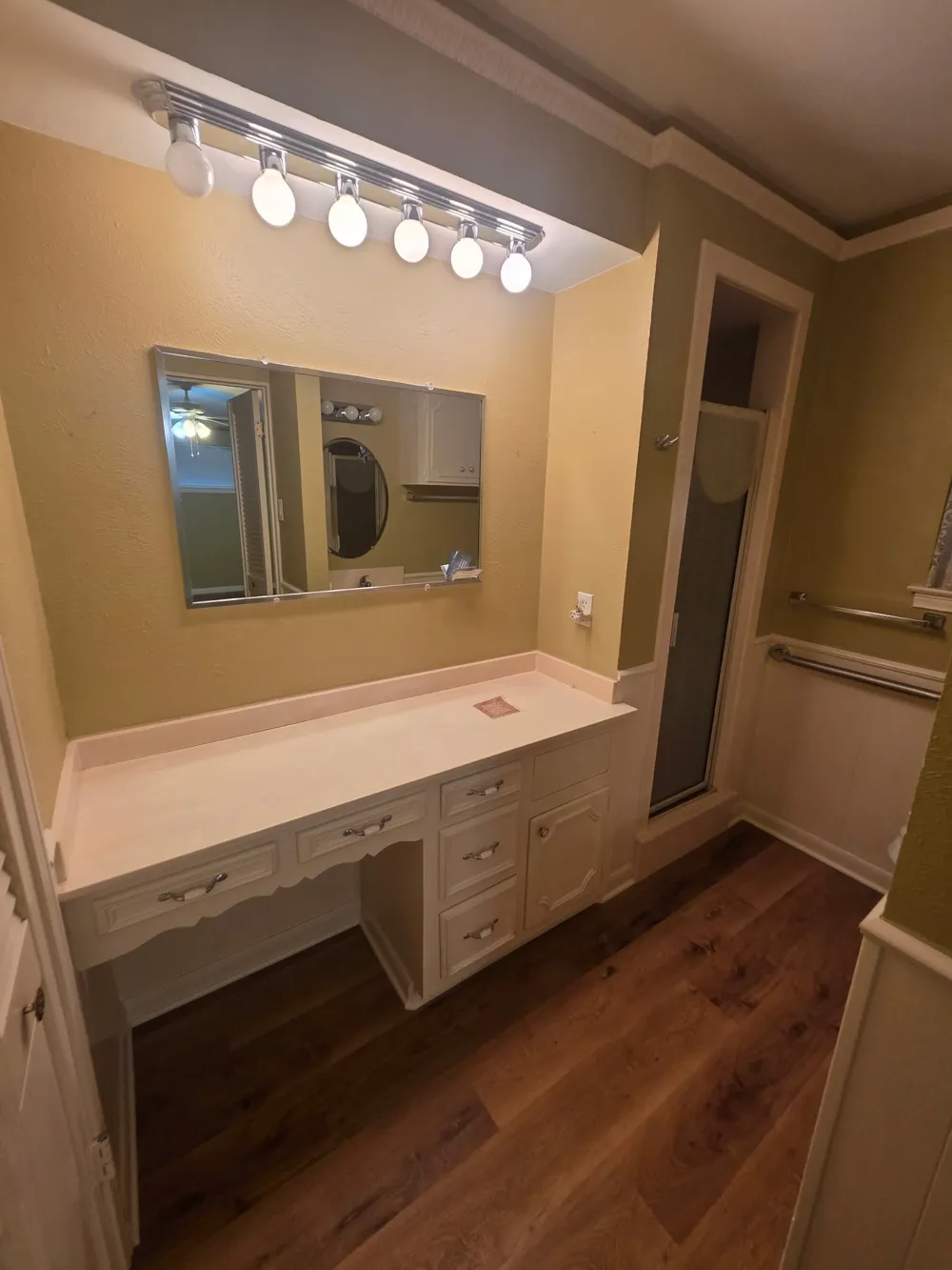 1914 Surrey Circle Grand Prairie, TX 75050