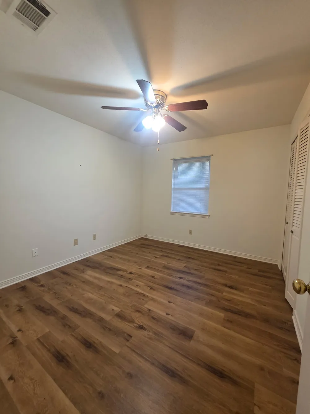1914 Surrey Circle Grand Prairie, TX 75050