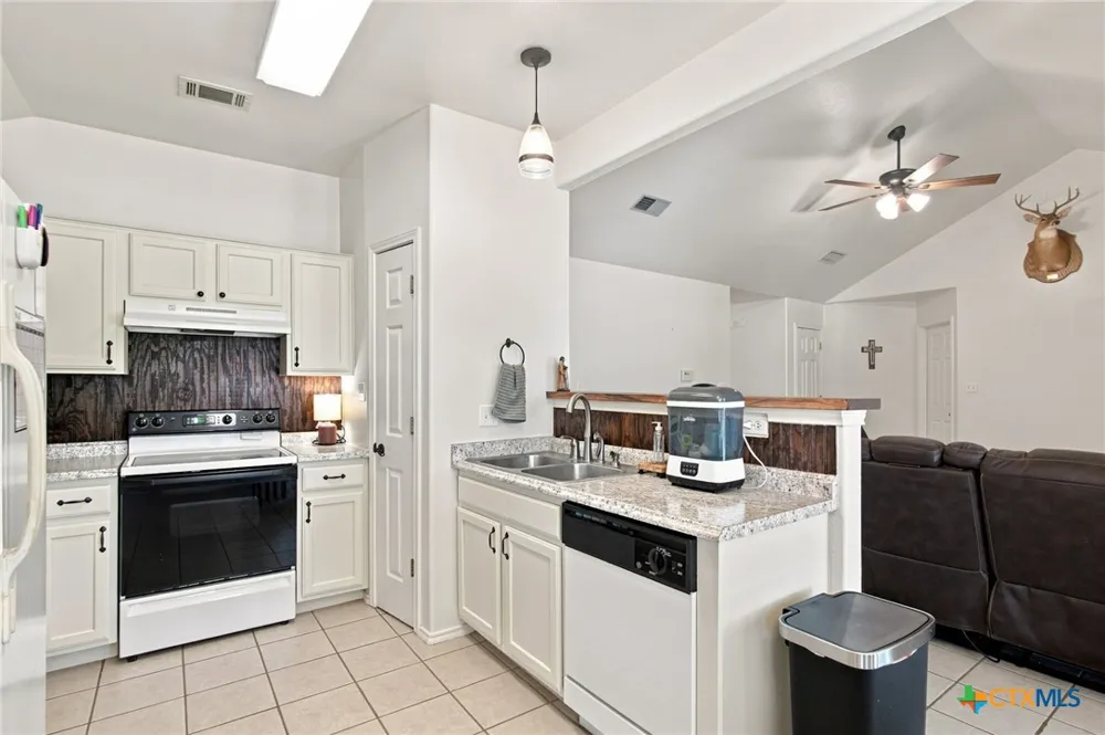 119 Elaine Street Victoria, TX 77904
