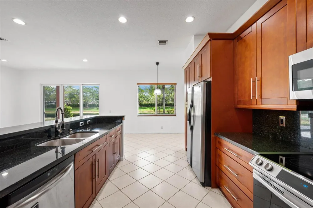 886 Sunflower Circle Weston, FL 33327