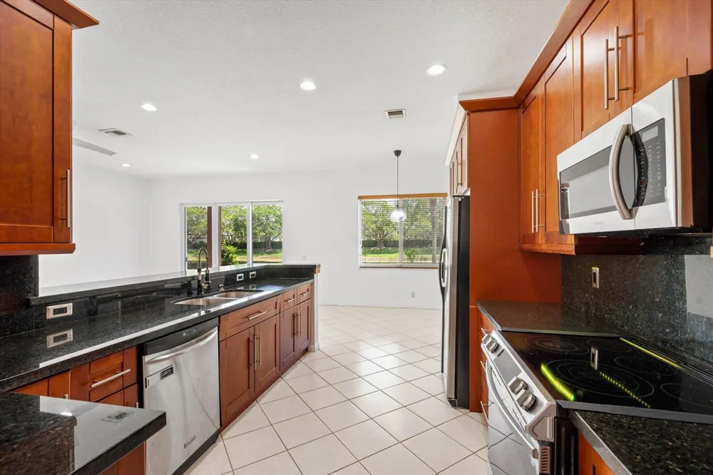 886 Sunflower Circle Weston, FL 33327