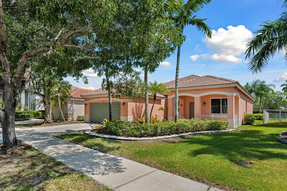 886 Sunflower Circle Weston, FL 33327