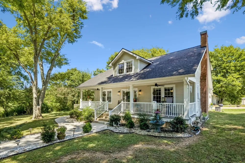 2621 Pillow Due Ln Columbia, TN 38401