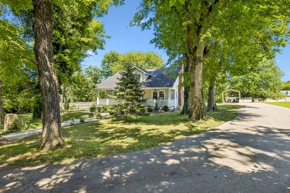 2621 Pillow Due Ln Columbia, TN 38401
