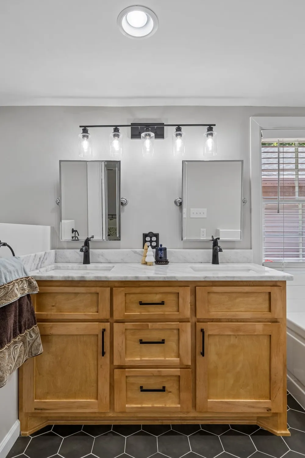 2621 Pillow Due Ln Columbia, TN 38401