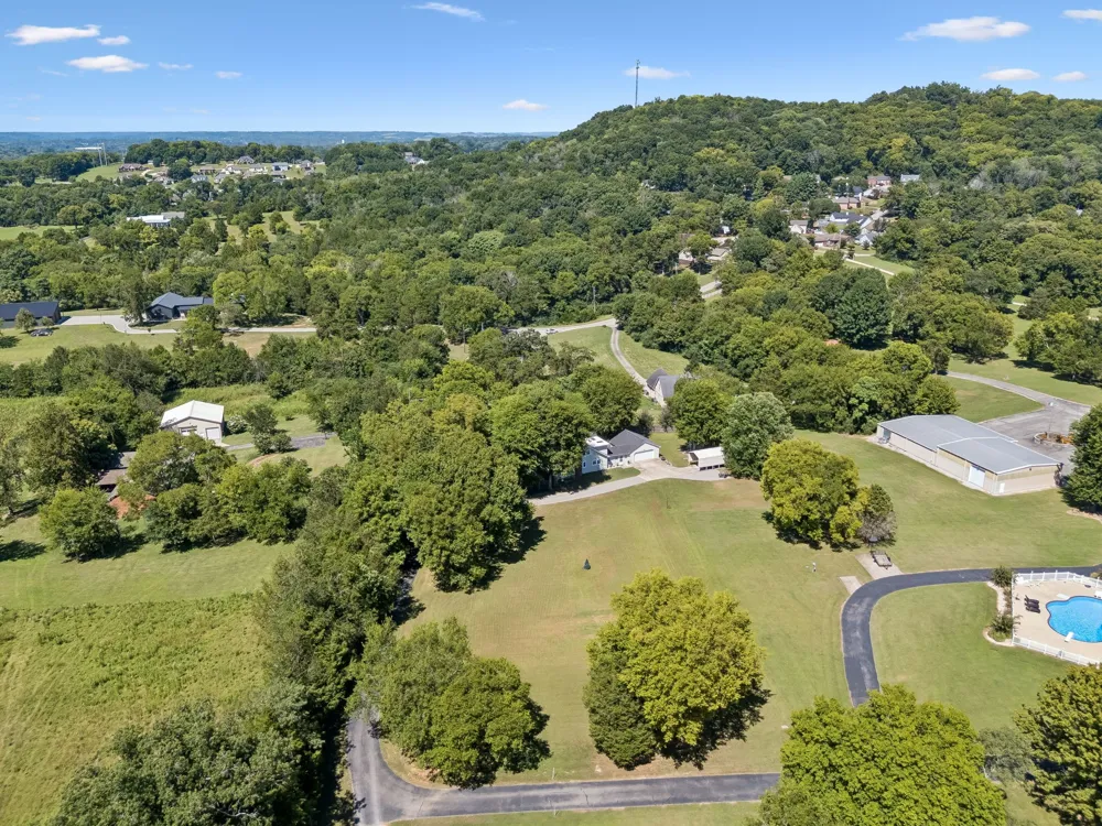 2621 Pillow Due Ln Columbia, TN 38401