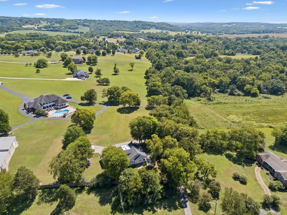 2621 Pillow Due Ln Columbia, TN 38401