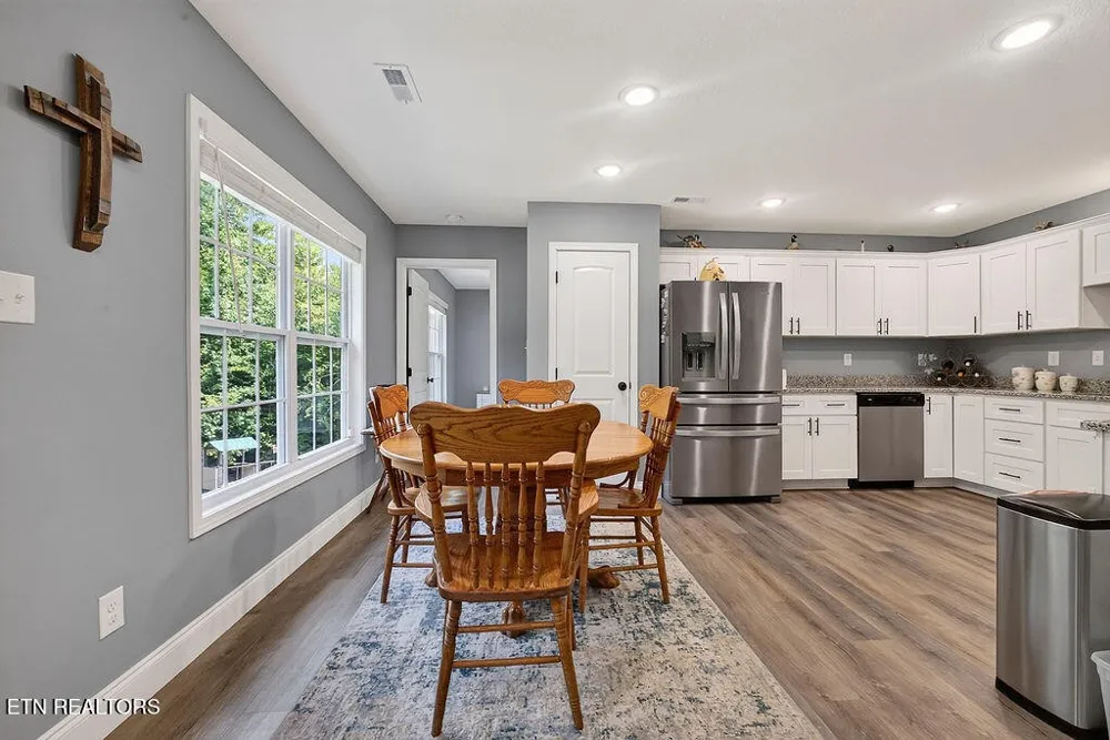 4020 Fox Hills Drive Louisville, TN 37777