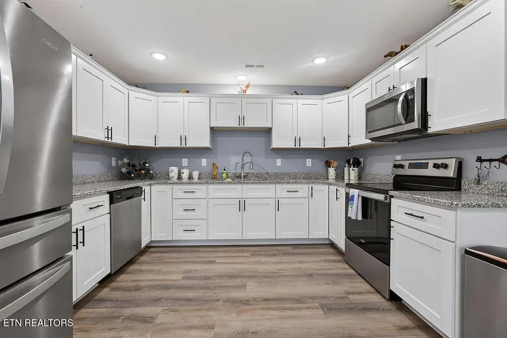4020 Fox Hills Drive Louisville, TN 37777