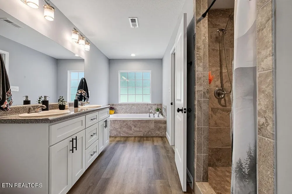4020 Fox Hills Drive Louisville, TN 37777