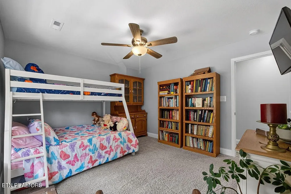 4020 Fox Hills Drive Louisville, TN 37777