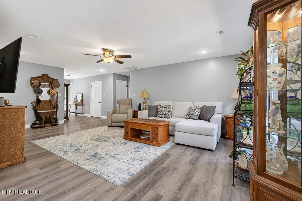4020 Fox Hills Drive Louisville, TN 37777