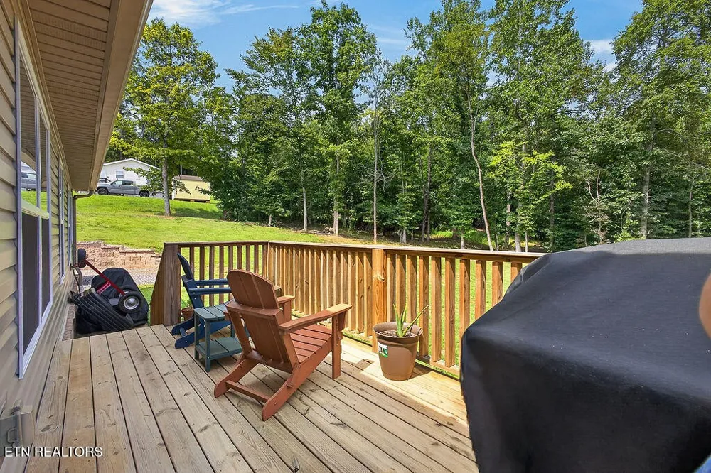 4020 Fox Hills Drive Louisville, TN 37777