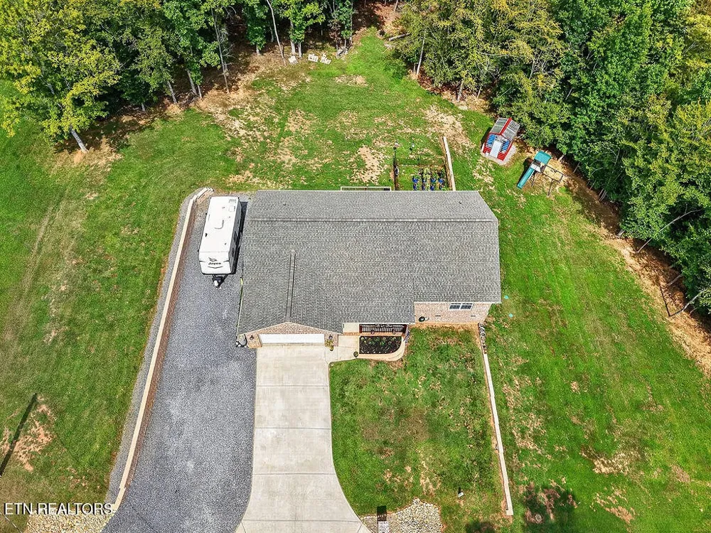 4020 Fox Hills Drive Louisville, TN 37777